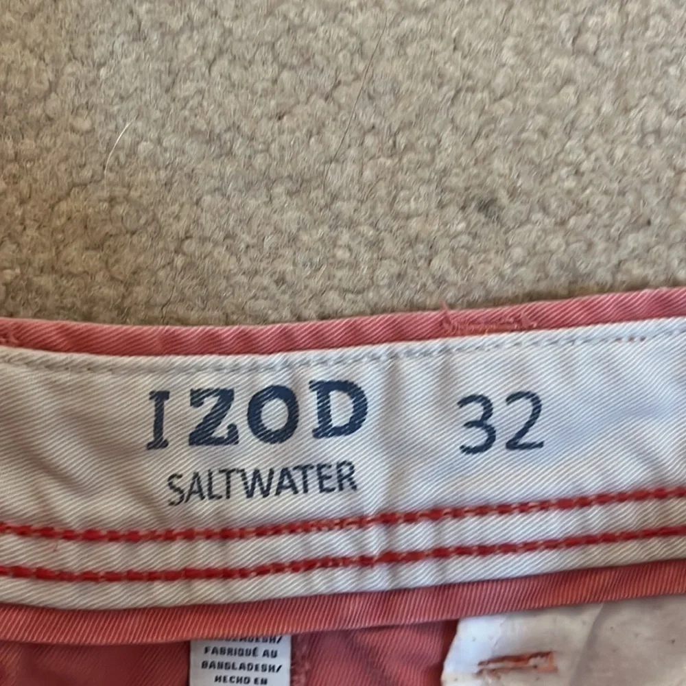 𝅺IZOD Saltwater Flat Front Chino Shorts.  Size 32